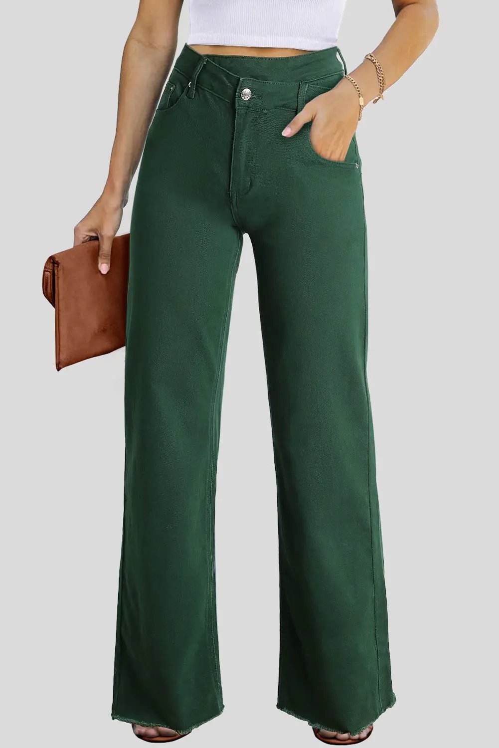 Woman wearing crossed waist raw-hem jeans with a western chic style and casual modern edge