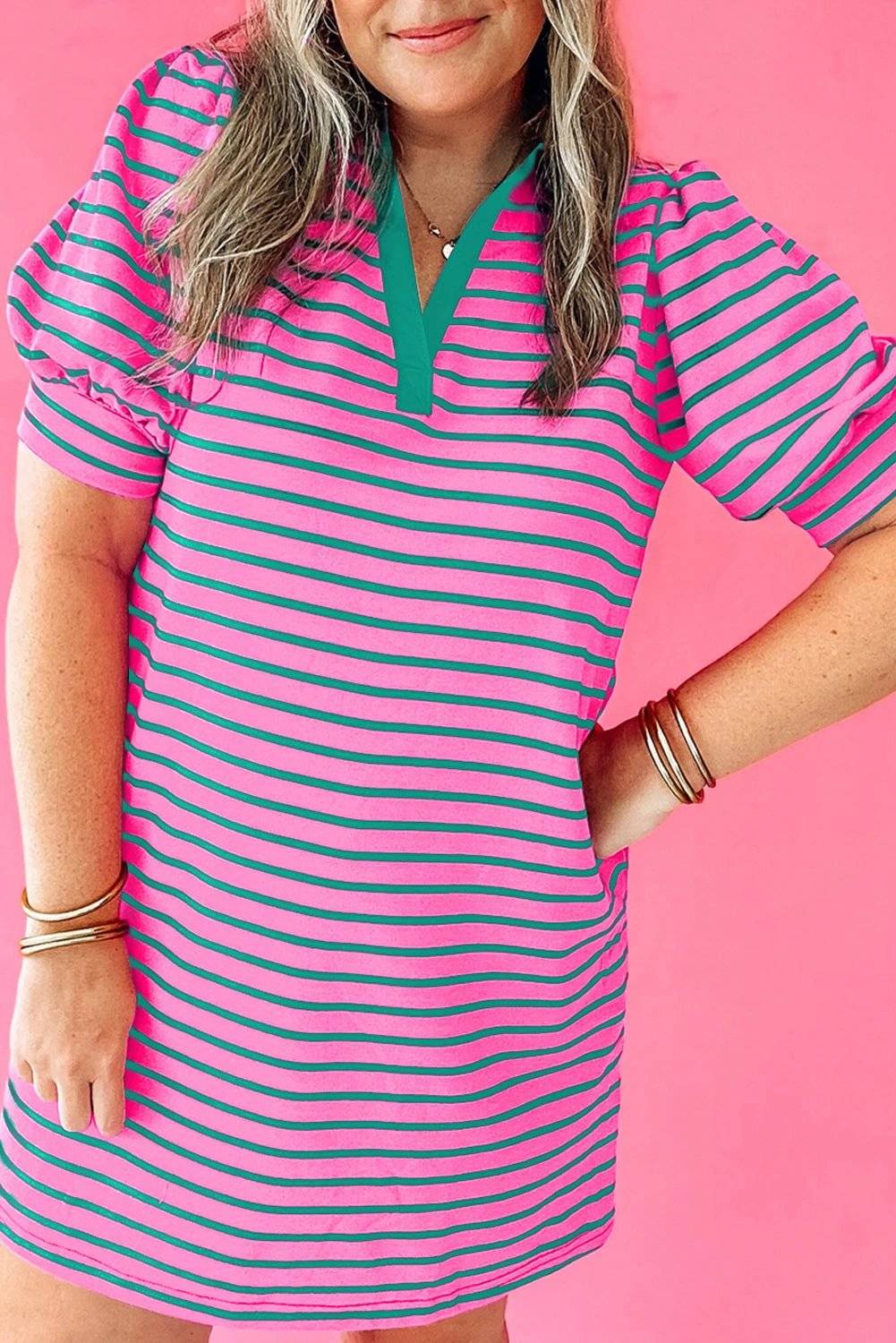 Plus-size collared V-neck t-shirt dress with puff sleeves and pockets in breathable fabric