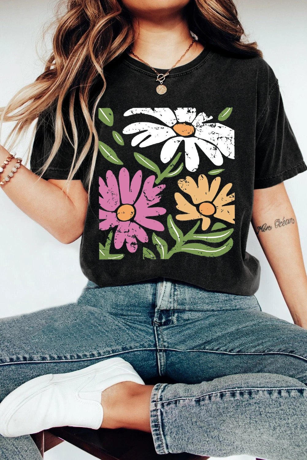  retro floral graphic tee for women casual everyday outfit