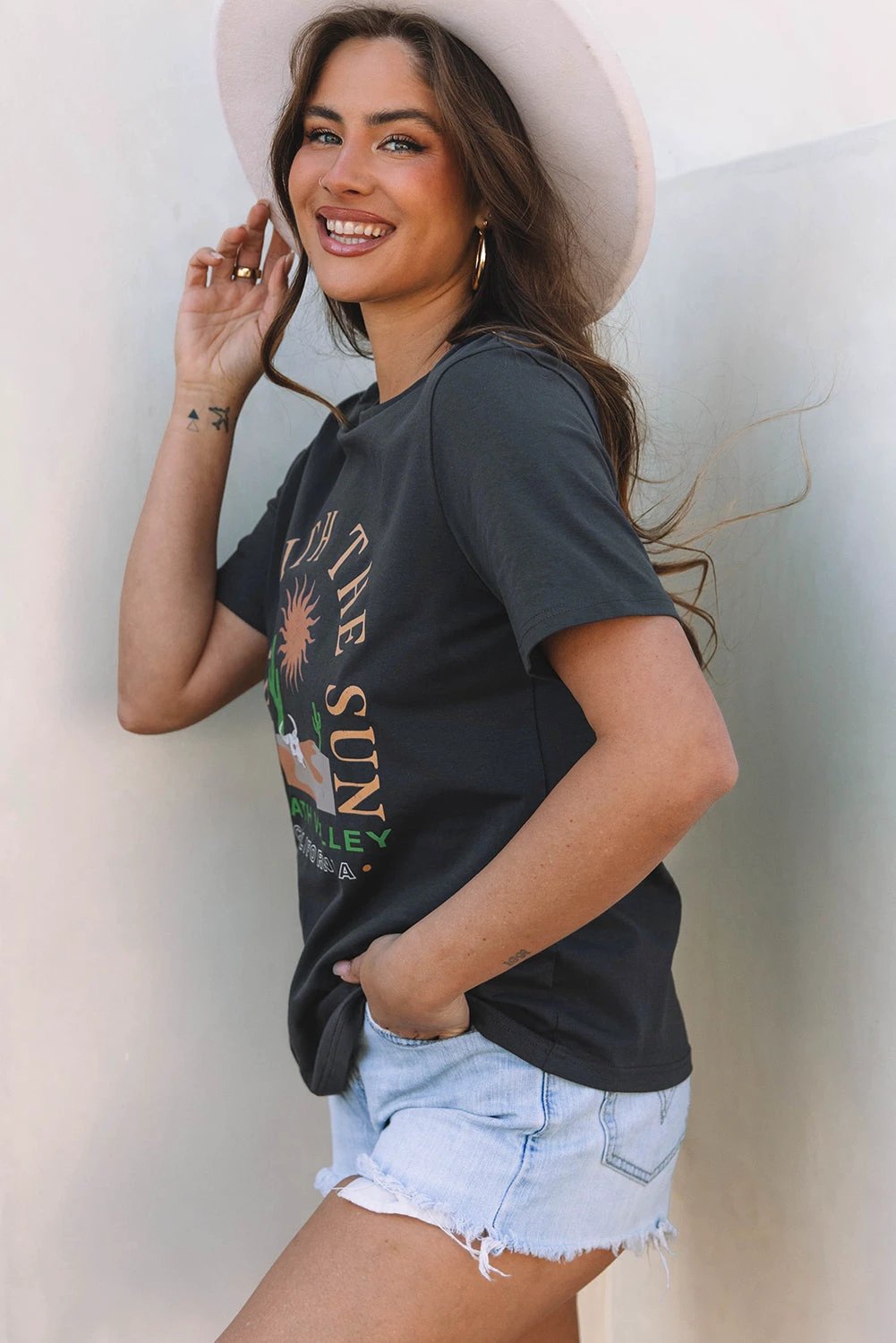 dark grey rise with the sun western fashion graphic tee for women casual everyday outfit