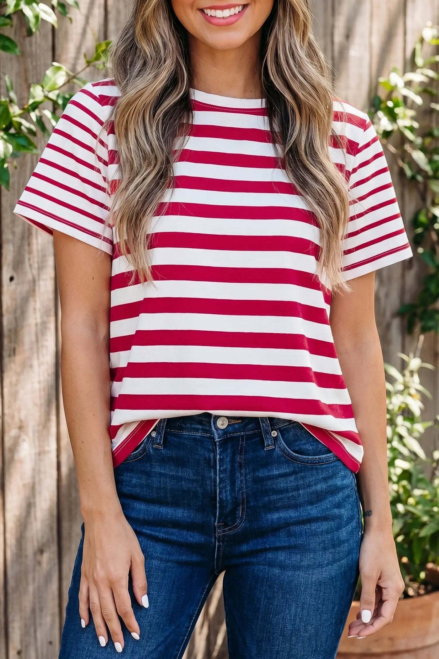 Colorblock stripe tee with round neck and short sleeves for effortless mom style