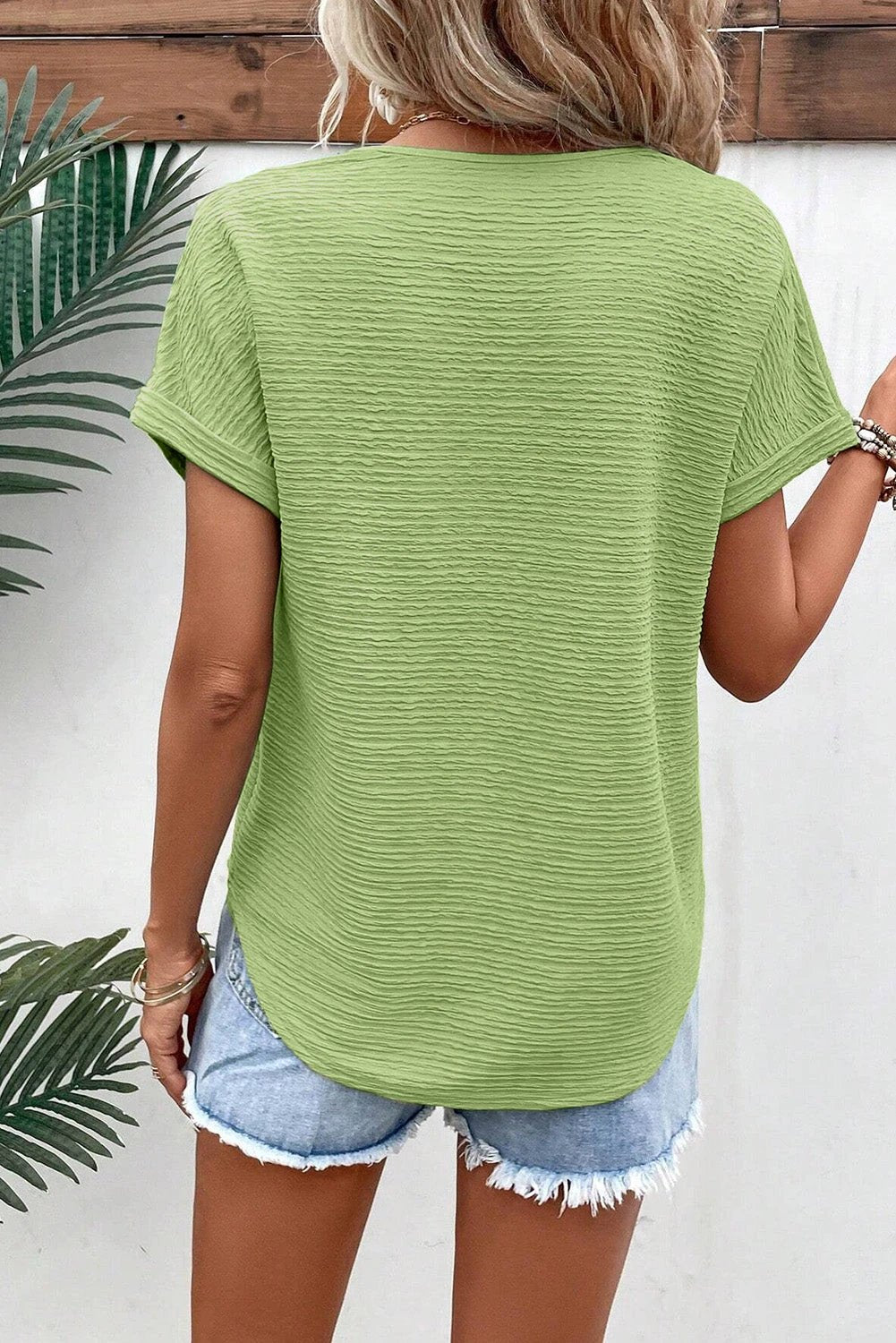  textured pink V-neck tee 