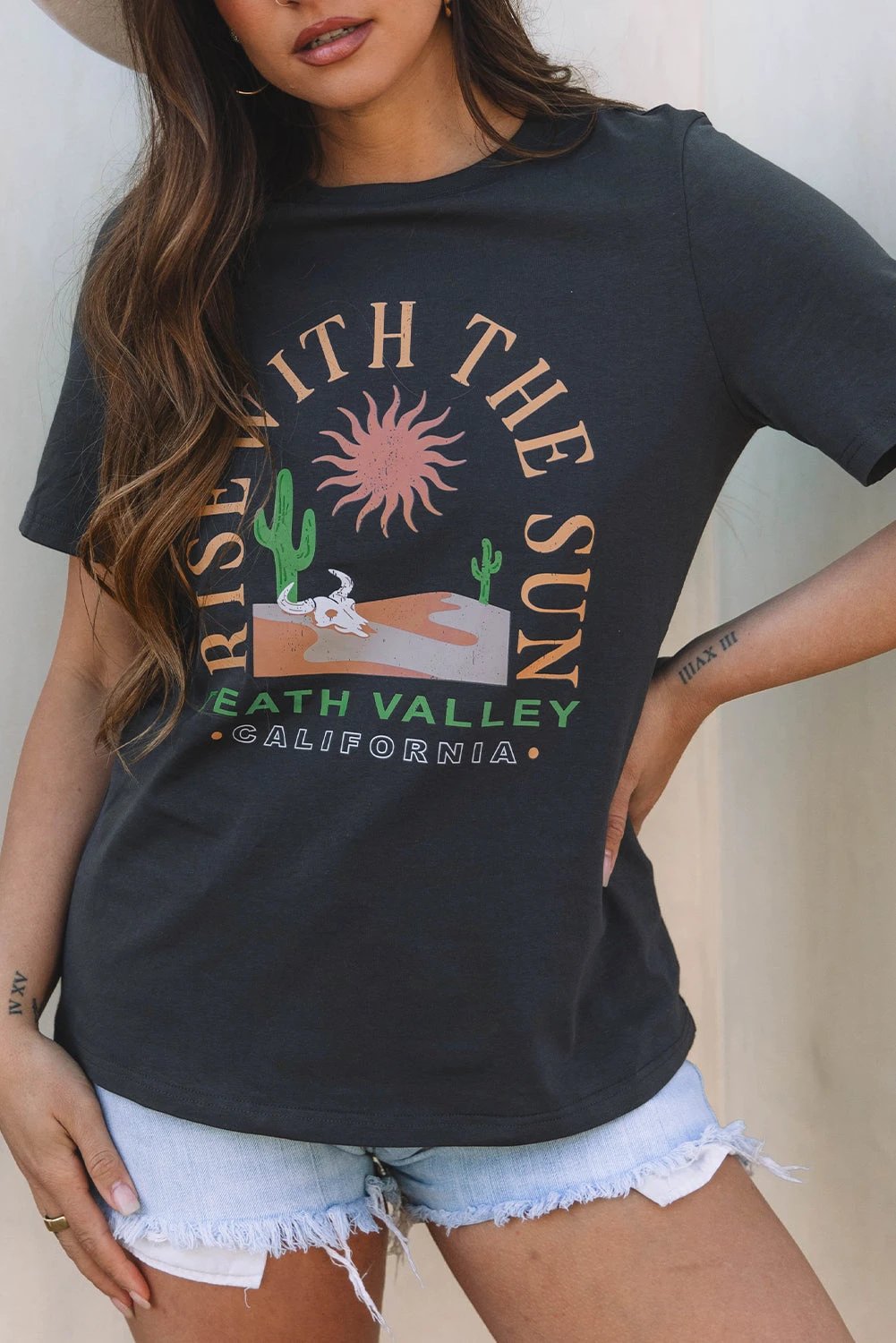 dark grey rise with the sun western fashion graphic tee for women casual everyday outfit