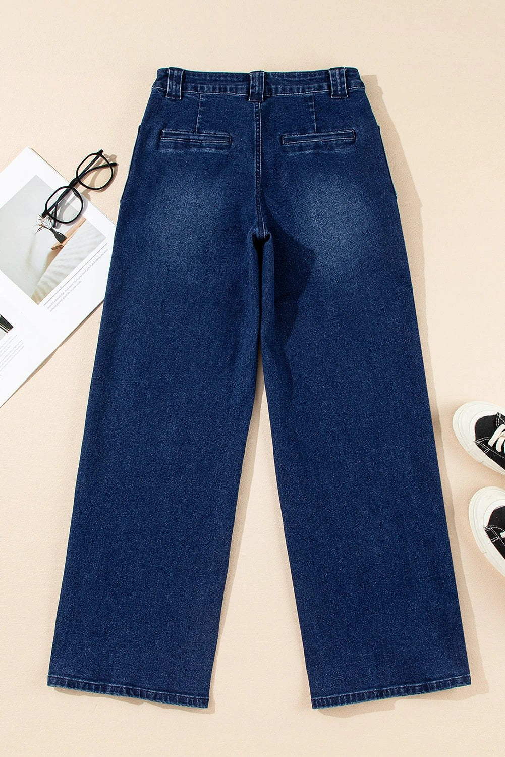 Woman wearing chic dirty blue mid-rise straight-leg shift jeans standing outdoors