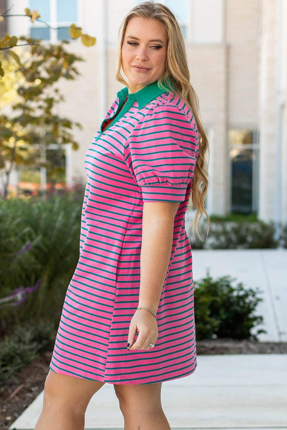 Plus-size collared V-neck puff sleeve shift t-shirt dress with pockets