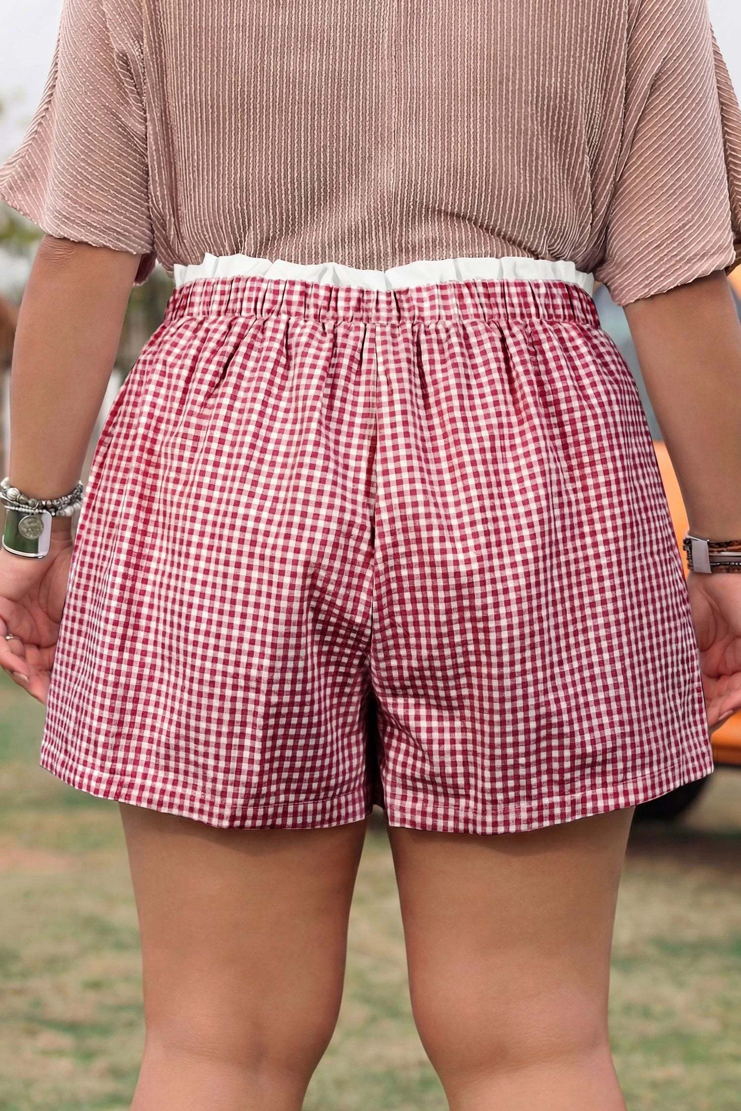 Pink contrast trim plaid print plus size shorts for women casual everyday outfit
