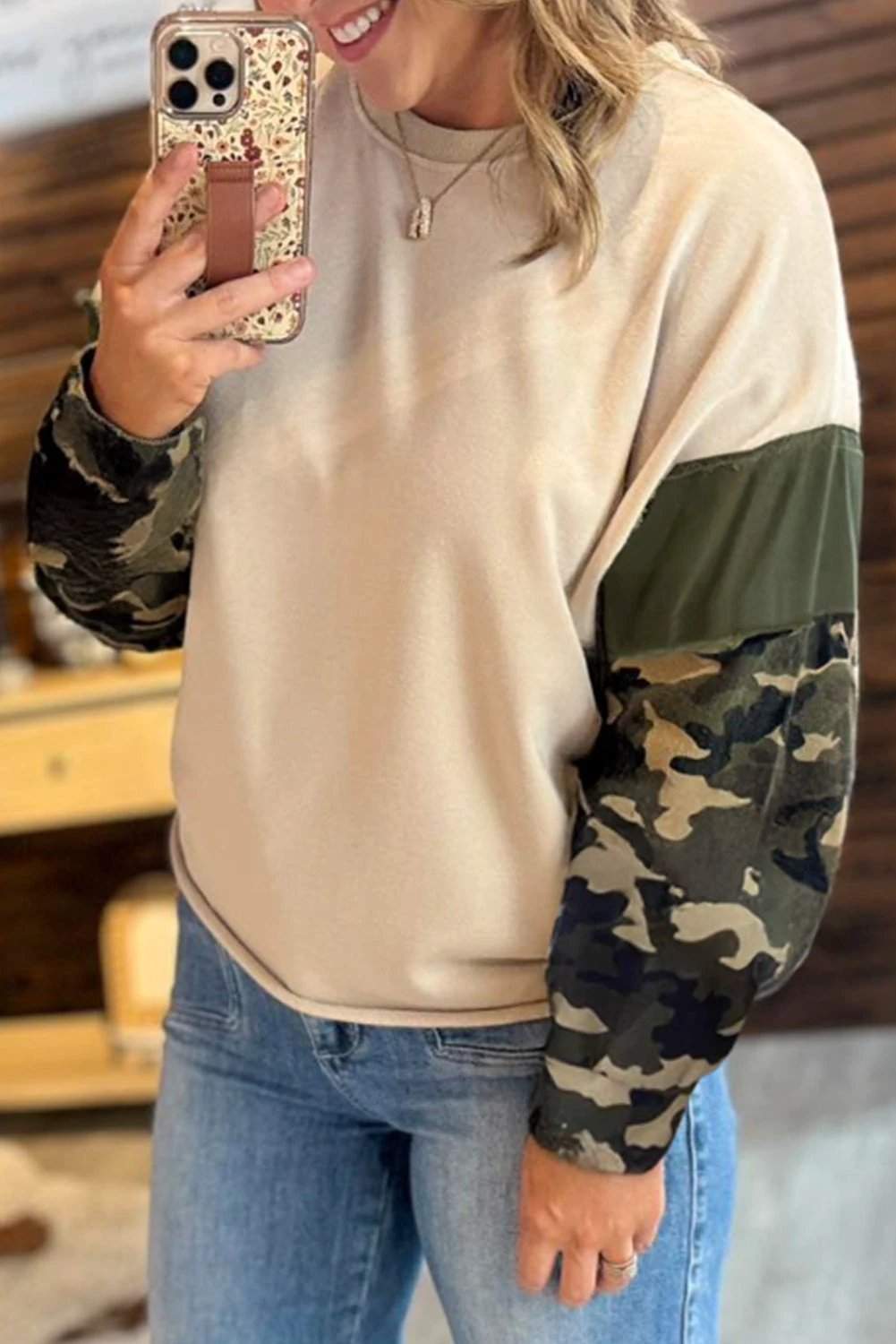 Plus size camo oversized sweatshirt with mixed-fabric sleeve and raw hem
