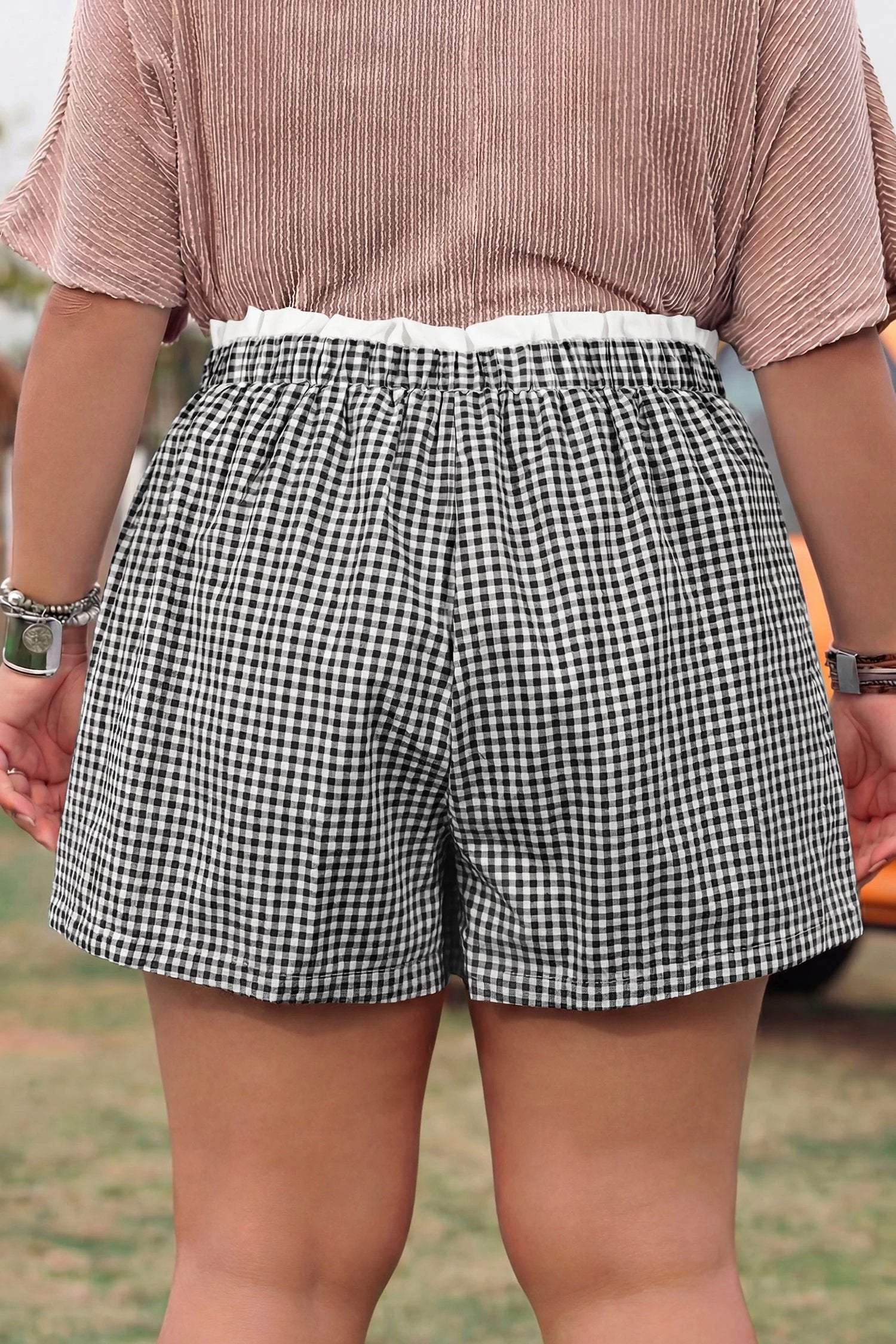 Pink contrast trim plaid print plus size shorts for women casual everyday outfit