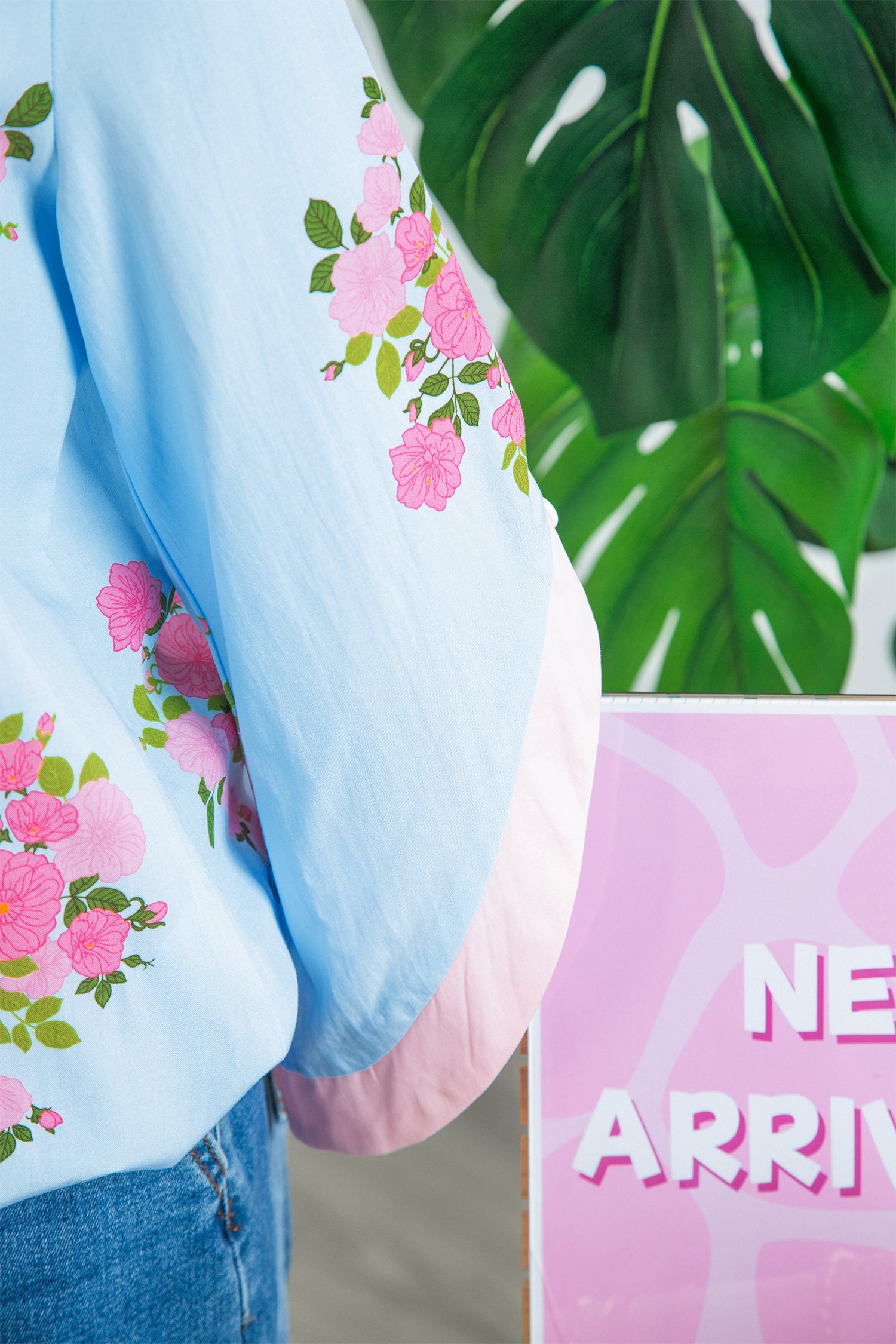 Mom Chic | Floral Print Button-Cuffed 3/4 Sleeve Round-Neck Blouse
