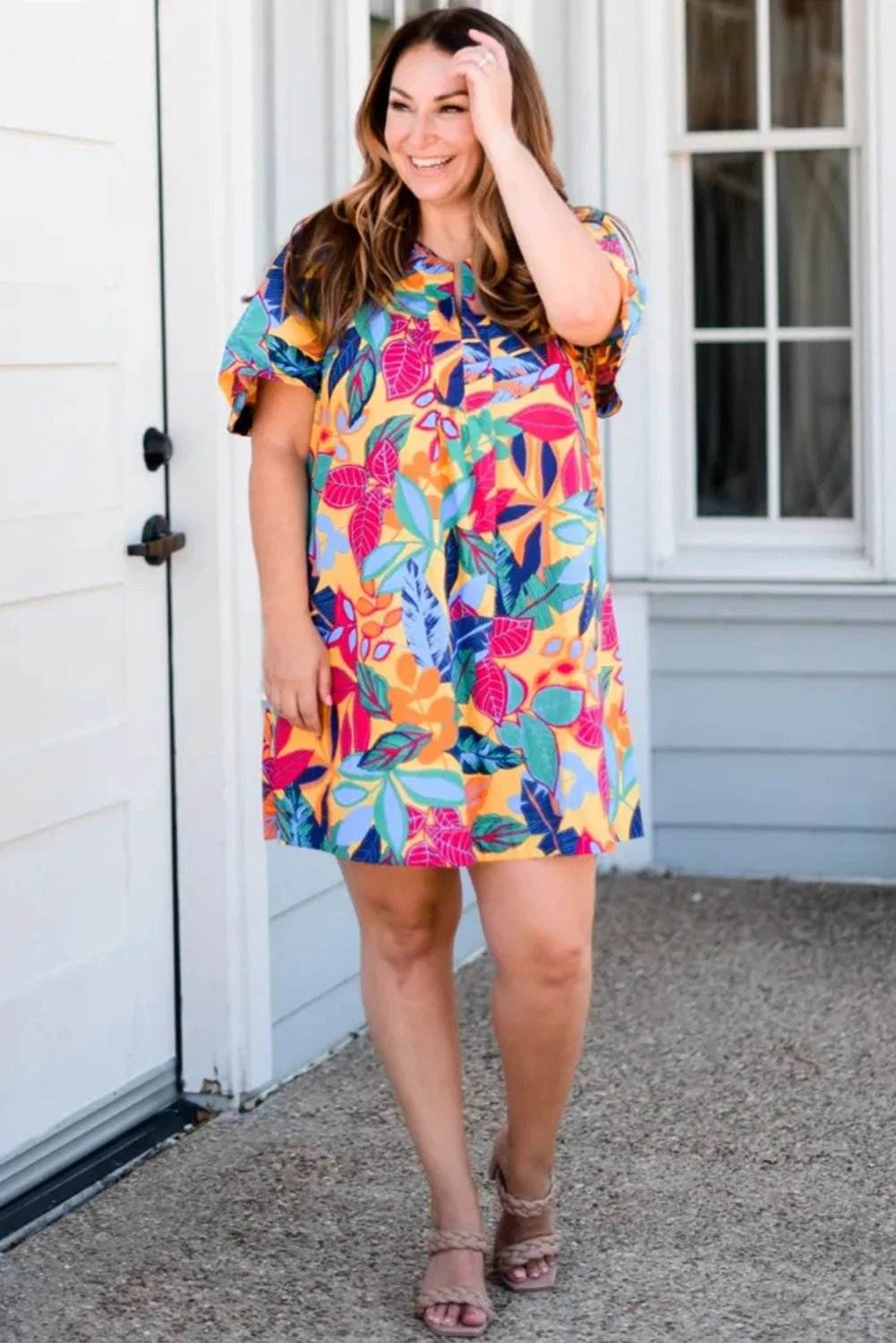 Plus size Sunday Ready leafy print split-neck short-sleeve shift dress