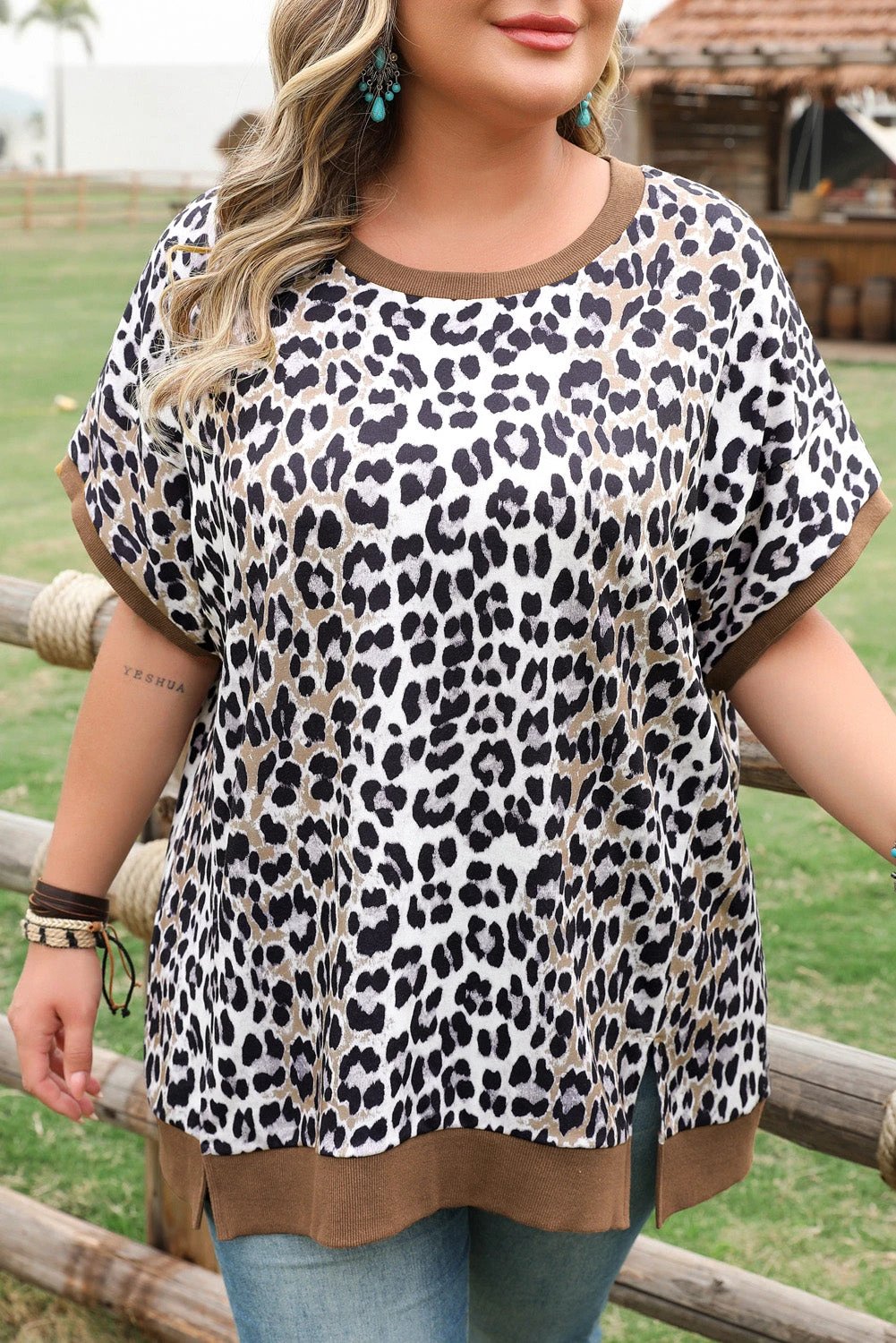Dear-Lover Dropshipping Khaki Leopard Contrast Trim Short Sleeve Loose Plus Size Top - Plus Size/Plus Size Tops/Plus Size Tops & Tees