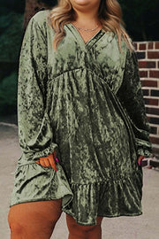 Plus size emerald green velvet babydoll mini dress with puff sleeves