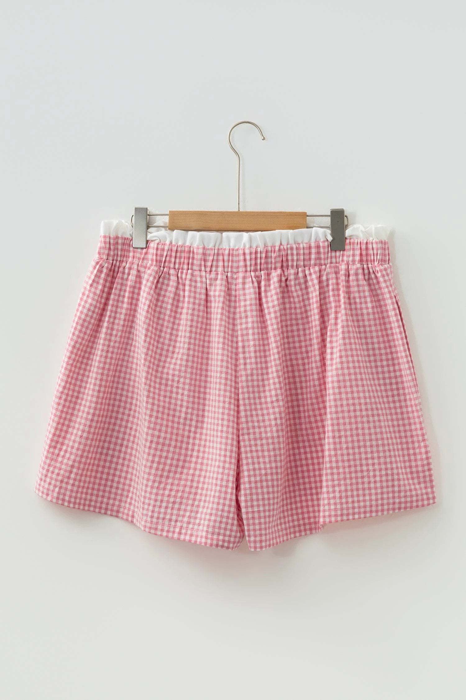 Pink contrast trim plaid print plus size shorts for women casual everyday outfit